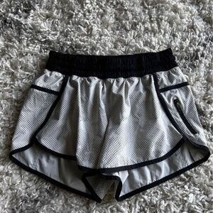 Lululemon Tracker Short III *4-way Stretch Diamond Camo Silver Spoon Grey